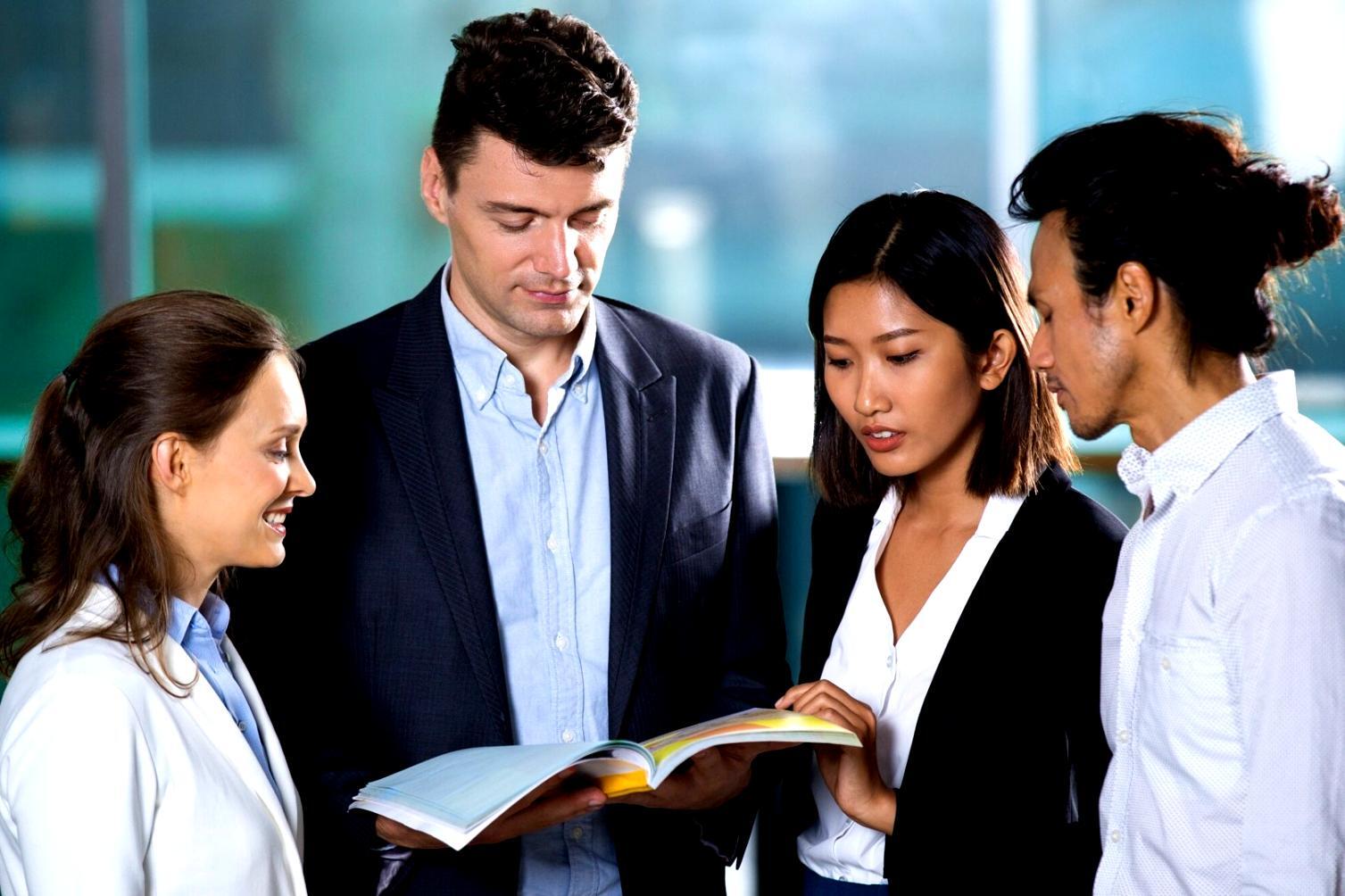 Consultation d'experts financiers en action